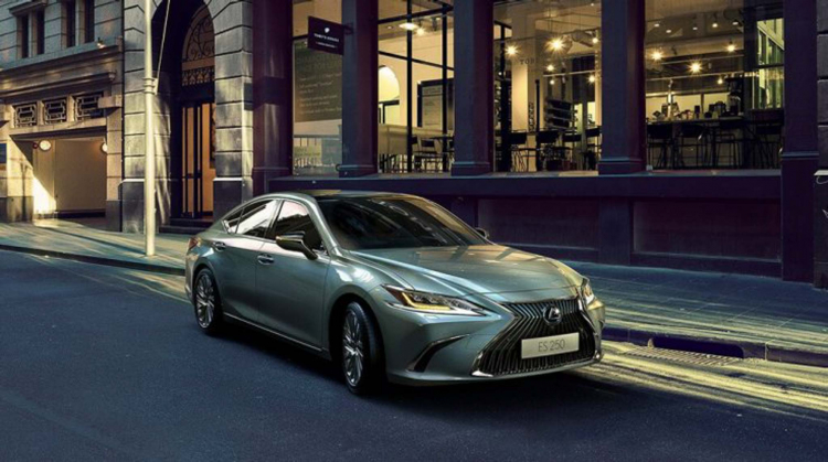 Lexus ES 250 2019 có giá 2,499 tỷ đồng tại Việt Nam