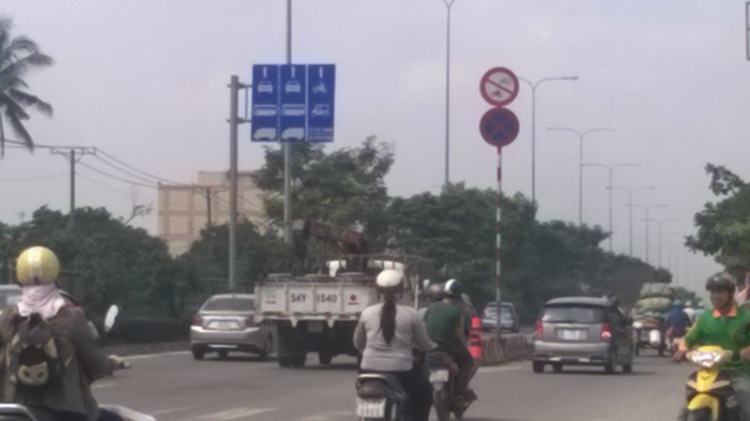 Biển báo trên QL 22 (ngã 3 Củ Cải _ cầu An Hạ)