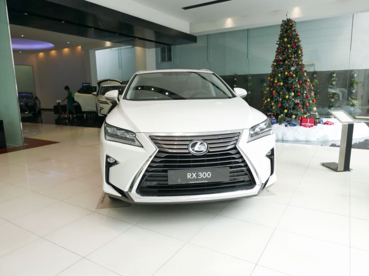 Cận cảnh Lexus RX300 2019 tại Lexus Trung Tâm Sài Gòn