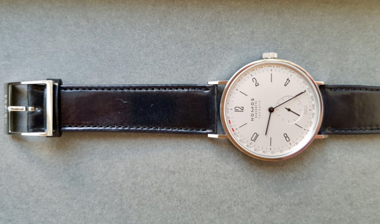 Đồng hồ NoMos vừa lạ vừa quen. Đồng hồ NoMos vừa lạ vừa quen.