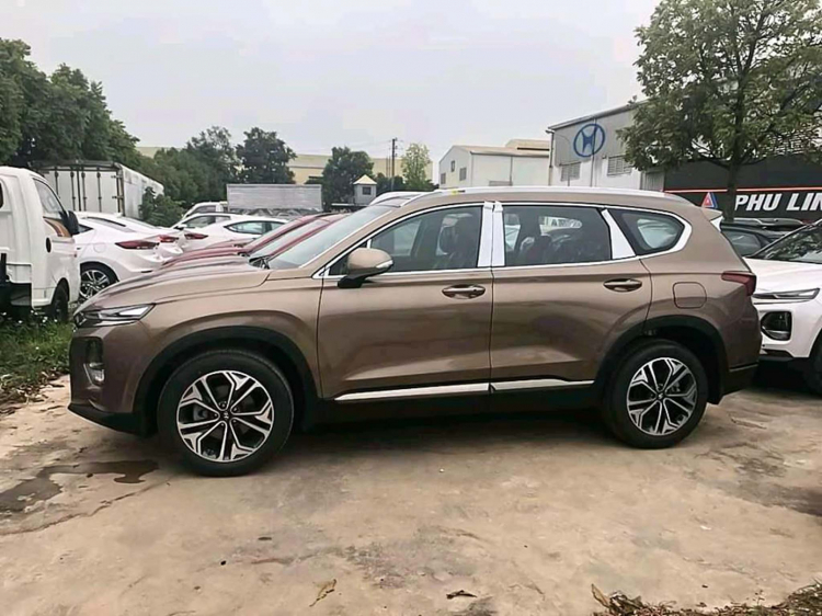 Những chiếc Hyundai Santafe 2019 đầu tiên đã về đại lý; giao xe trước Tết