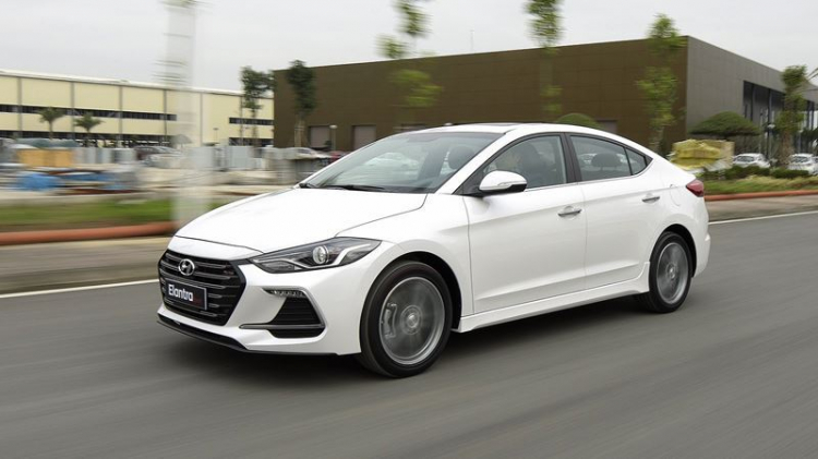 Xin báo giá xe Hyundai Elantra 2018 AT 1.6