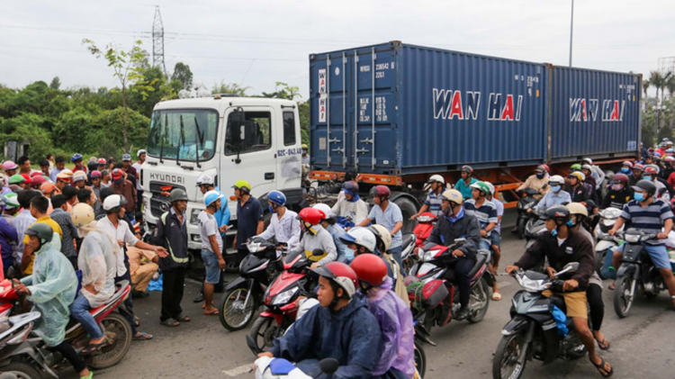 Tài xế container tông hàng loạt xe máy dương tính với ma túy và nồng độ cồn trong máu