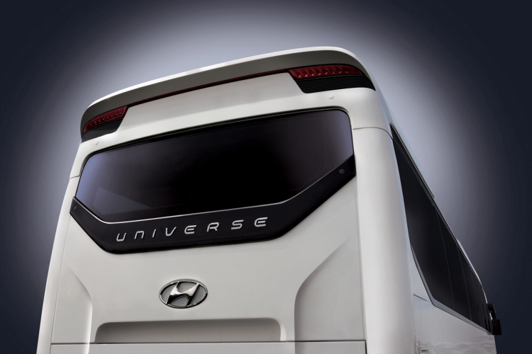 Xe khách 47 chỗ Hyundai Universe mới có giá từ 3,5 tỷ đồng tại Việt Nam