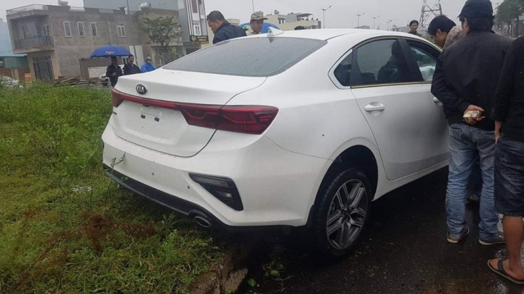 Kia Cerato 2019 chưa kịp ra biển đã gặp hạn