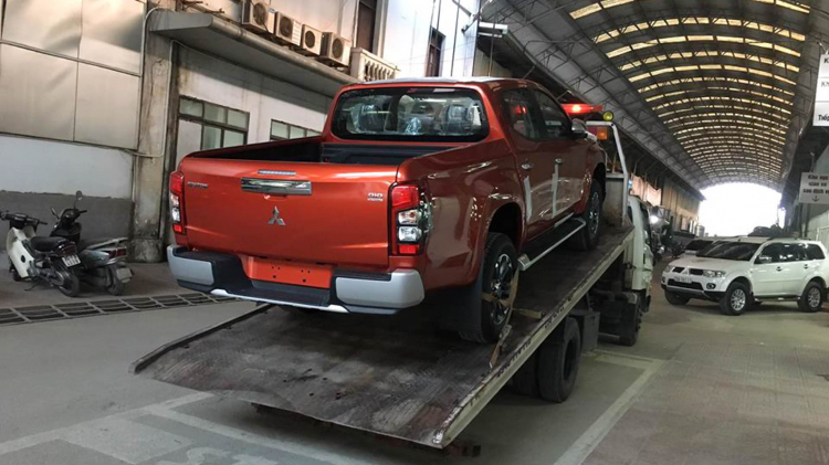 Những chiếc Mitsubishi Triton 2019 đầu tiên về đại lý trước ngày ra mắt