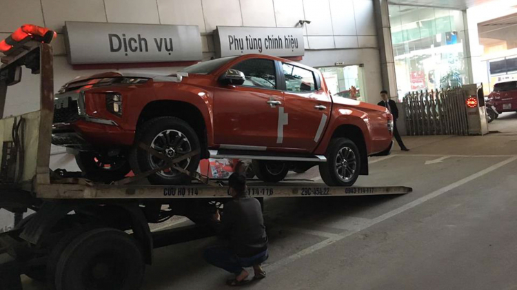 Những chiếc Mitsubishi Triton 2019 đầu tiên về đại lý trước ngày ra mắt