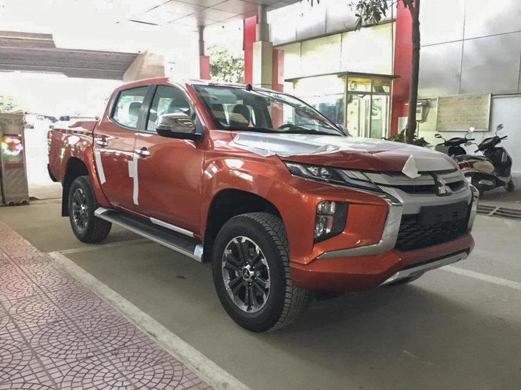 Những chiếc Mitsubishi Triton 2019 đầu tiên về đại lý trước ngày ra mắt