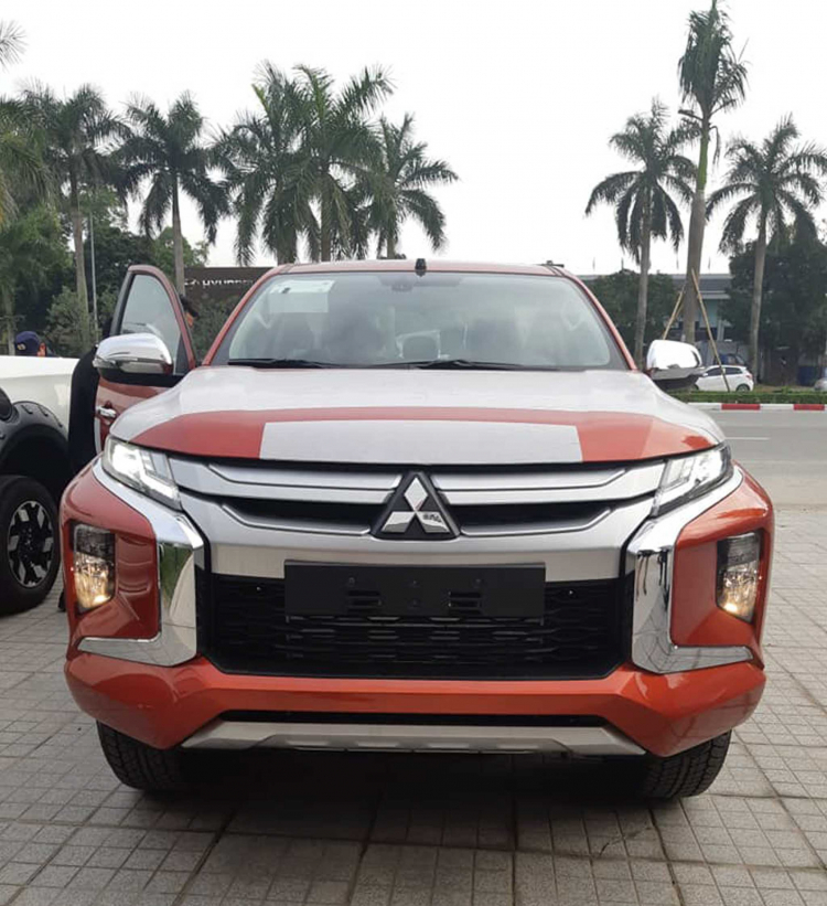 Những chiếc Mitsubishi Triton 2019 đầu tiên về đại lý trước ngày ra mắt