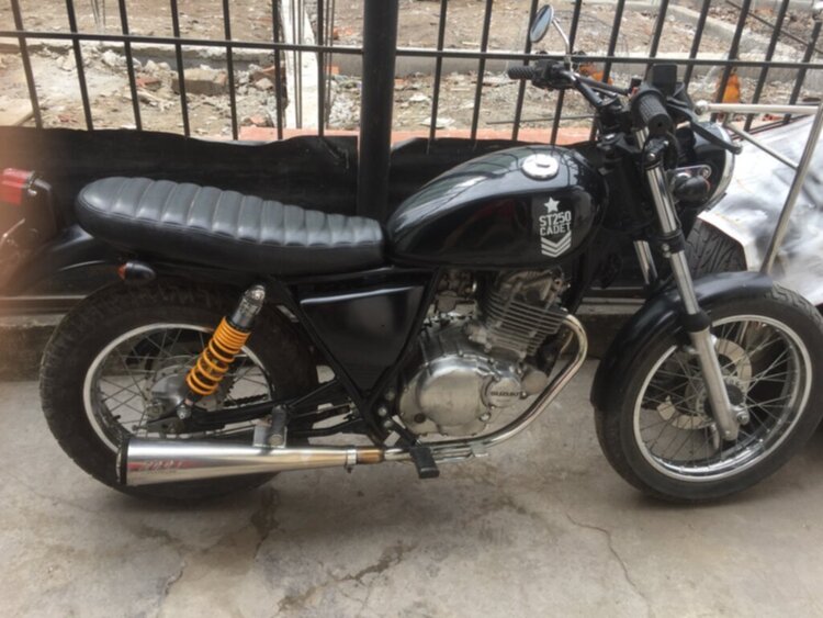 Honda Winner bánh sau tệ quá thắng toàn bị lết bánh Honda Winner bánh sau tệ quá thắng toàn bị lết bánh