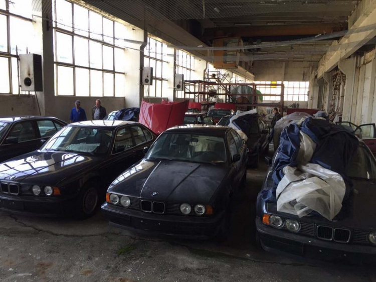 11 chiếc BMW 5-Series (E34) còn mới nguyên được phát hiện trong kho hàng ở Bulgaria