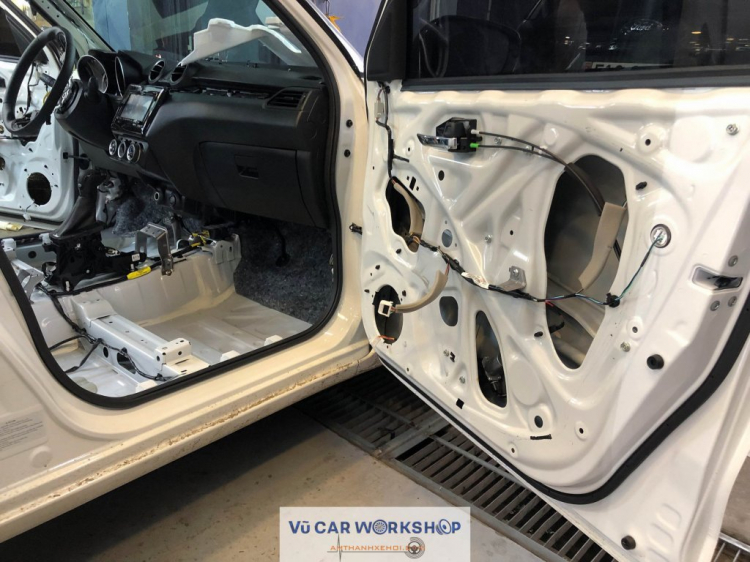 Vũ Car Workshop: Chuyên độ "âm thanh - hình ảnh - mâm - body" cho xe hơi. Vũ Car Workshop: Chuyên độ "âm thanh - hình ảnh - mâm - body" cho xe hơi.