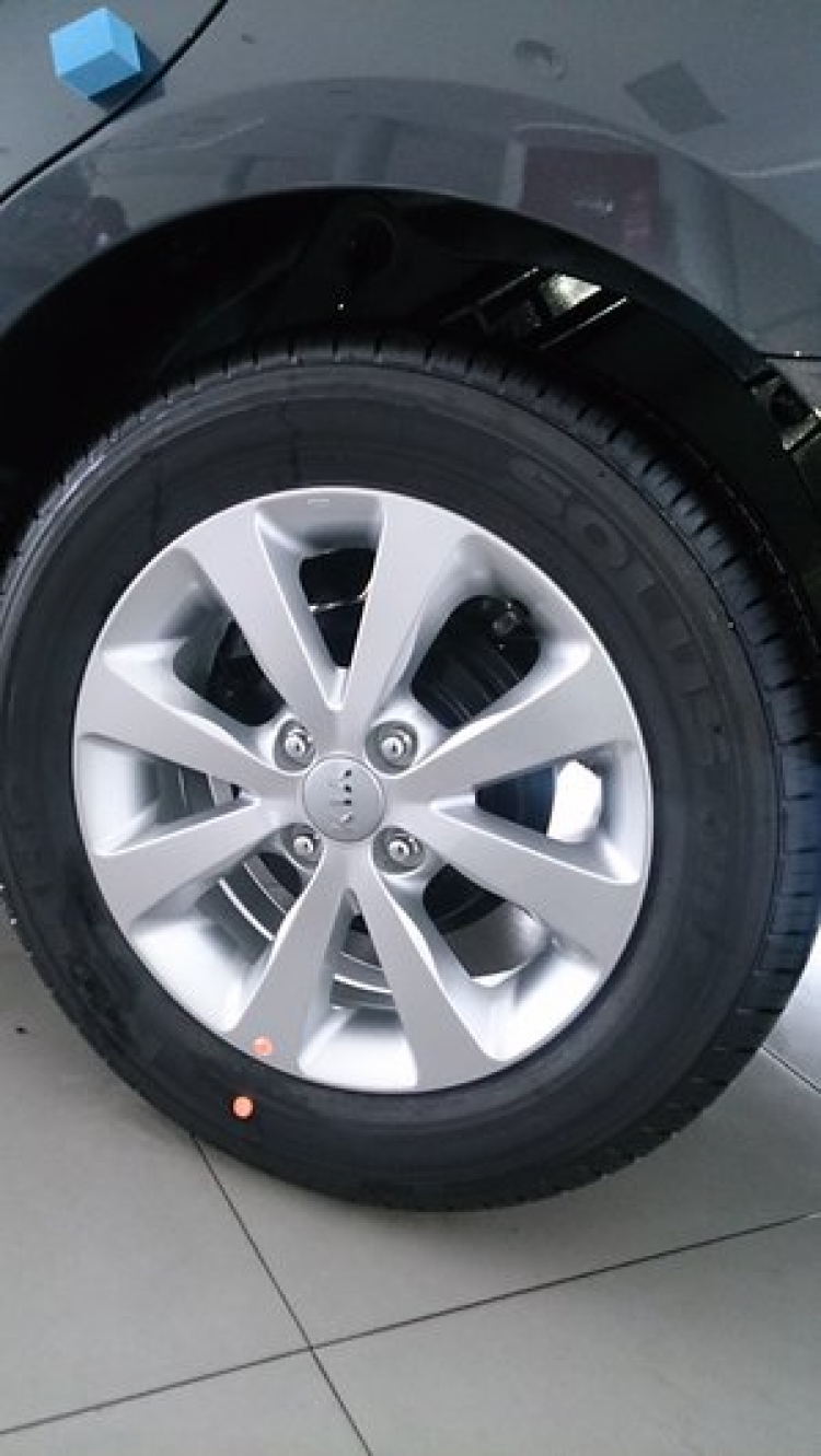 Kia Rio sedan MT giá 490 triệu, AT giá 536 triệu Kia Rio sedan MT giá 490 triệu, AT giá 536 triệu