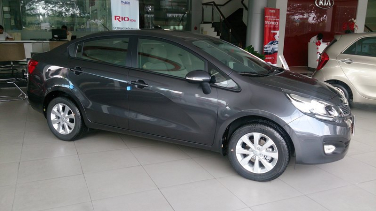 Kia Rio sedan MT giá 490 triệu, AT giá 536 triệu