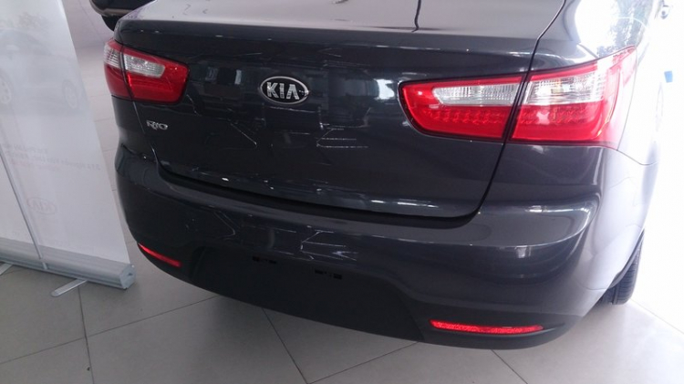 Kia Rio sedan MT giá 490 triệu, AT giá 536 triệu