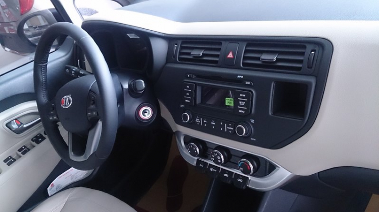 Kia Rio sedan MT giá 490 triệu, AT giá 536 triệu Kia Rio sedan MT giá 490 triệu, AT giá 536 triệu