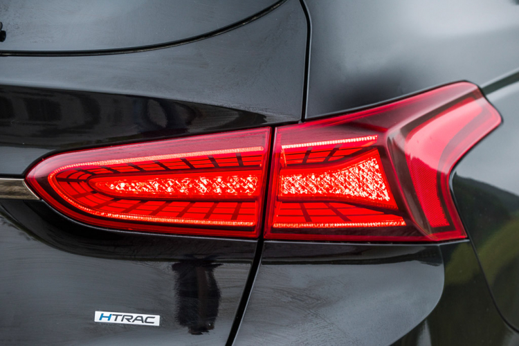 Hyundai Santa Fe 2019 chính thức ra mắt; 6 phiên bản; bản full giá 1,245 tỷ Hyundai Santa Fe 2019 chính thức ra mắt; 6 phiên bản; bản full giá 1,245 tỷ