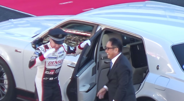 Chủ tịch Toyota đến dự sự kiện Toyota GAZOO Racing FESTIVAL 2018 trên chiếc Toyota Century đặc biệt