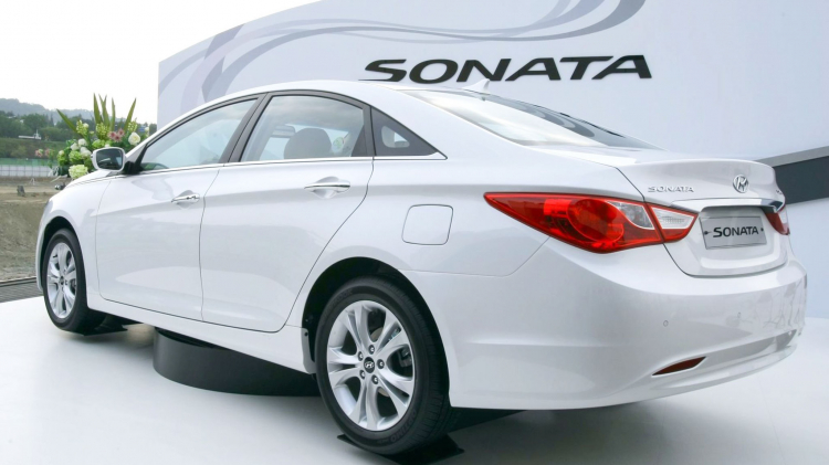 Thợ Việt độ body thân rộng (wide-body) cho Hyundai Sonata