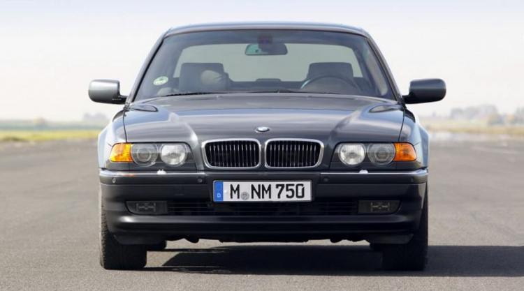 Nhìn lại các thế hệ BMW 7-Series: Thiết kế lưới tản nhiệt hình quả thận ngày càng to hơn Nhìn lại các thế hệ BMW 7-Series: Thiết kế lưới tản nhiệt hình quả thận ngày càng to hơn