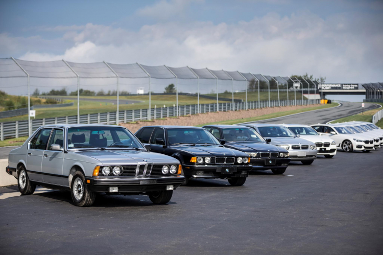 Nhìn lại các thế hệ BMW 7-Series: Thiết kế lưới tản nhiệt hình quả thận ngày càng to hơn Nhìn lại các thế hệ BMW 7-Series: Thiết kế lưới tản nhiệt hình quả thận ngày càng to hơn