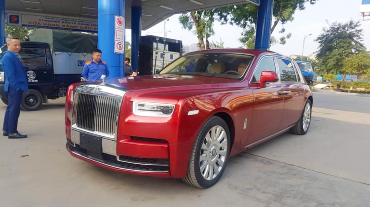 Rolls-Royce Phantom VIII đầu tiên về Việt Nam; nhập chính hãng