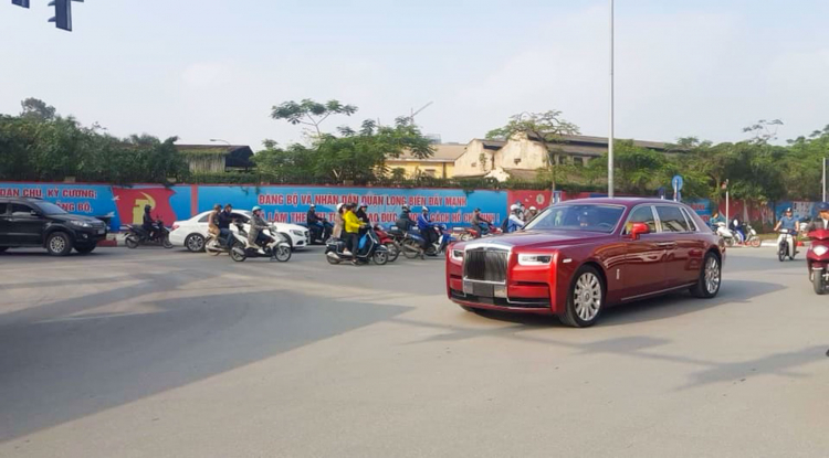 Rolls-Royce Phantom VIII đầu tiên về Việt Nam; nhập chính hãng