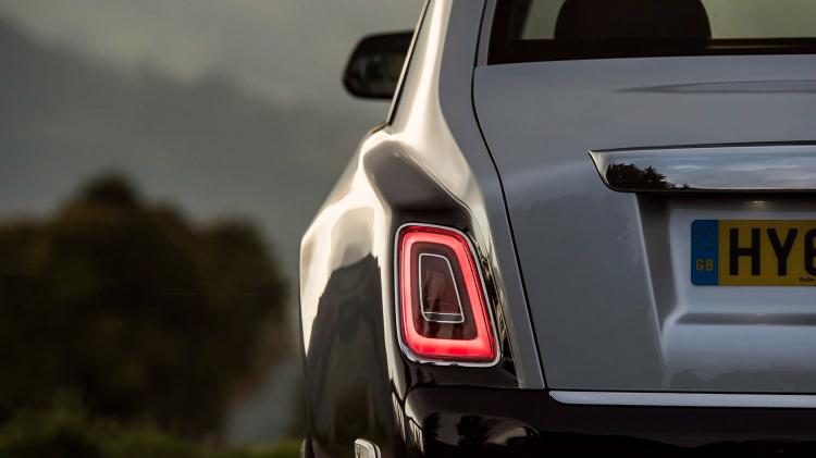 Rolls-Royce Phantom VIII đầu tiên về Việt Nam; nhập chính hãng Rolls-Royce Phantom VIII đầu tiên về Việt Nam; nhập chính hãng