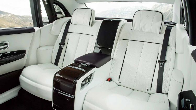 Rolls-Royce Phantom VIII đầu tiên về Việt Nam; nhập chính hãng