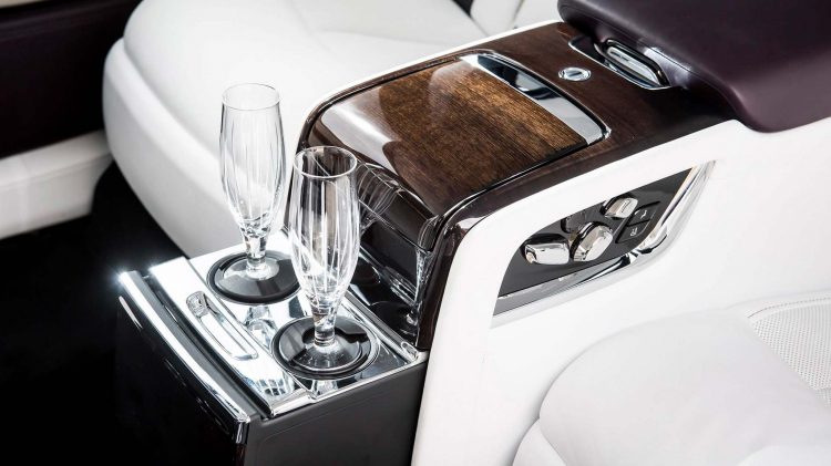 Rolls-Royce Phantom VIII đầu tiên về Việt Nam; nhập chính hãng Rolls-Royce Phantom VIII đầu tiên về Việt Nam; nhập chính hãng