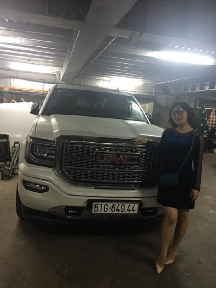 Phụ nữ đi xe bán tải có buồn cười ko các bác? Phụ nữ đi xe bán tải có buồn cười ko các bác?