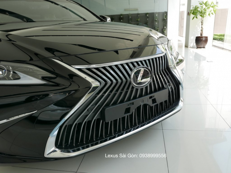 Lexus ES250 2019 chính thức xuất hiện tại Lexus Sài Gòn