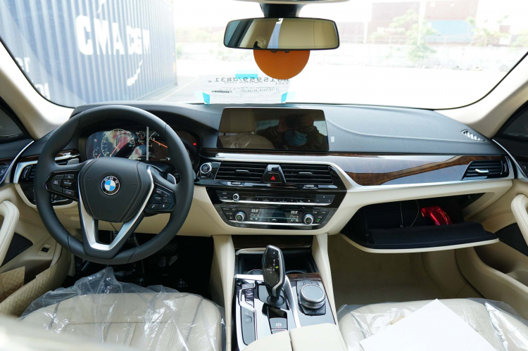 Cận cảnh BMW 5-Series mới (G30) vừa cập cảng tại Việt Nam