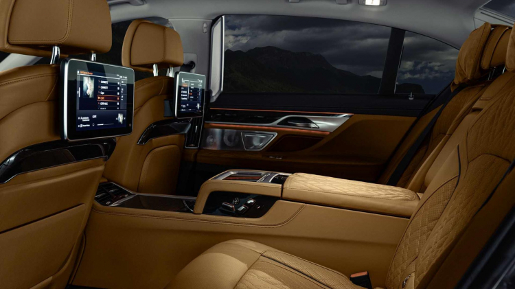 BMW giới thiệu 7-Series 2020: Bản nâng cấp facelift giữa đời mang thiết kế mới đẹp hơn BMW giới thiệu 7-Series 2020: Bản nâng cấp facelift giữa đời mang thiết kế mới đẹp hơn