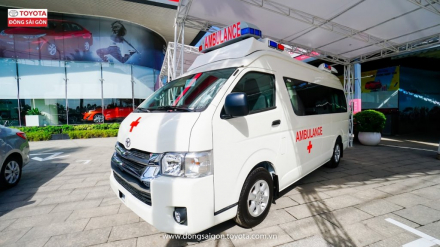 TOYOTA-HIACE-XE-CUU-THUONG-2019-002.jpg