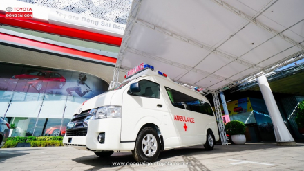 TOYOTA-HIACE-XE-CUU-THUONG-2019-001_zpscd0k255u.jpg