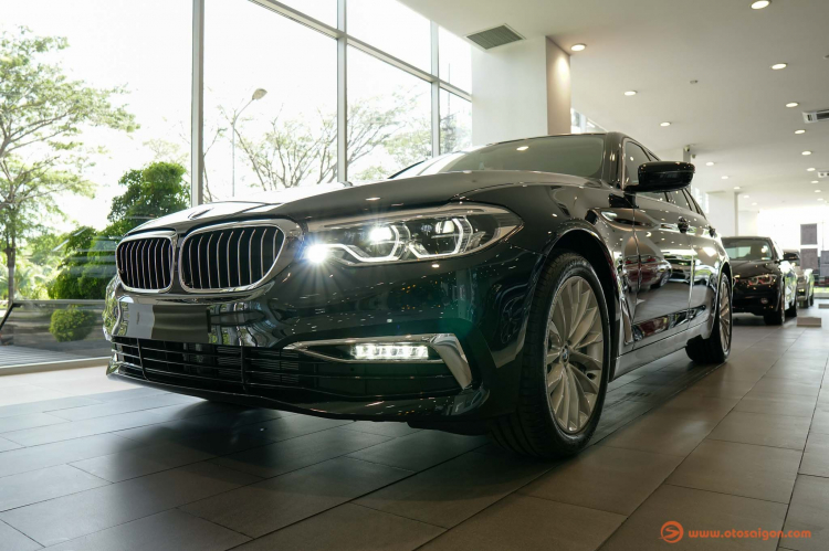 BMW 5 Series 2019 chính hãng có giá từ 2,389 tỷ đồng; bản 520i xài động cơ 1.6L