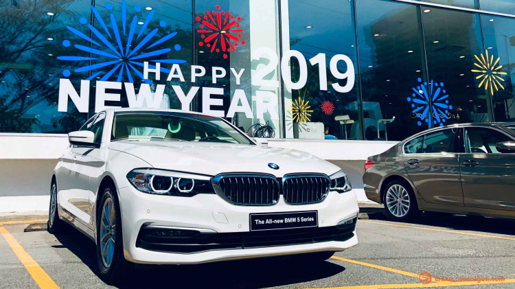 BMW 5 Series 2019 chính hãng có giá từ 2,389 tỷ đồng; bản 520i xài động cơ 1.6L