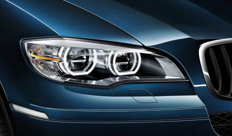 BMW 5 Series 2019 chính hãng có giá từ 2,389 tỷ đồng; bản 520i xài động cơ 1.6L