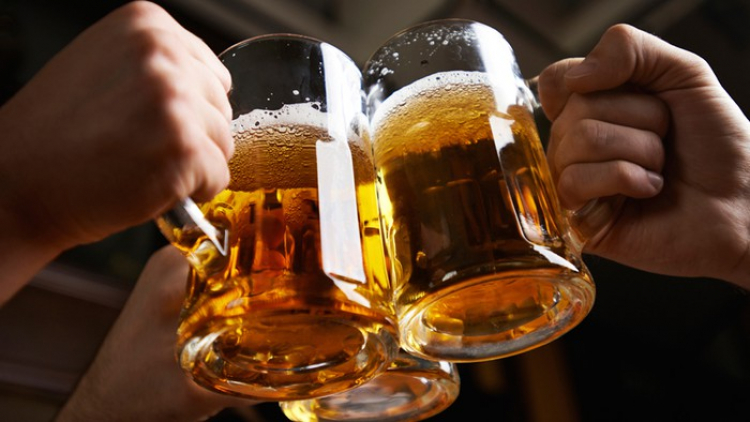 Người uống rượu bia ngày tết, có thể bị phạt nặng và mất đi nhiều quyền lợi