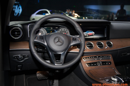 otosaigon-mercedes-benz-e200-them-option-gia-2,099-ty-tai-viet-nam-9.jpg