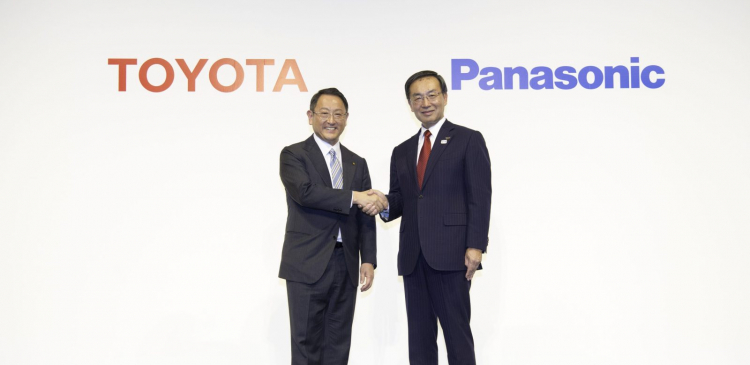 Toyota và Panasonic hợp tác làm pin cho ô tô điện