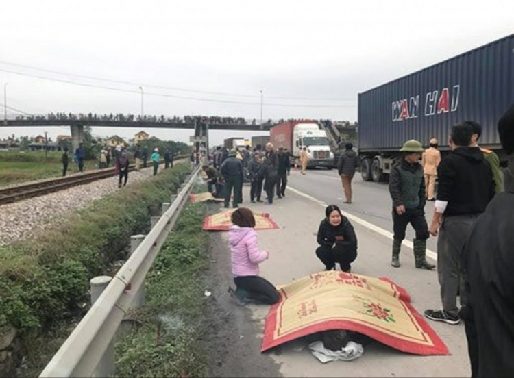 Hỏi luật: Người đi bộ có được phép đi vào làn xe thô sơ không? Hỏi luật: Người đi bộ có được phép đi vào làn xe thô sơ không?