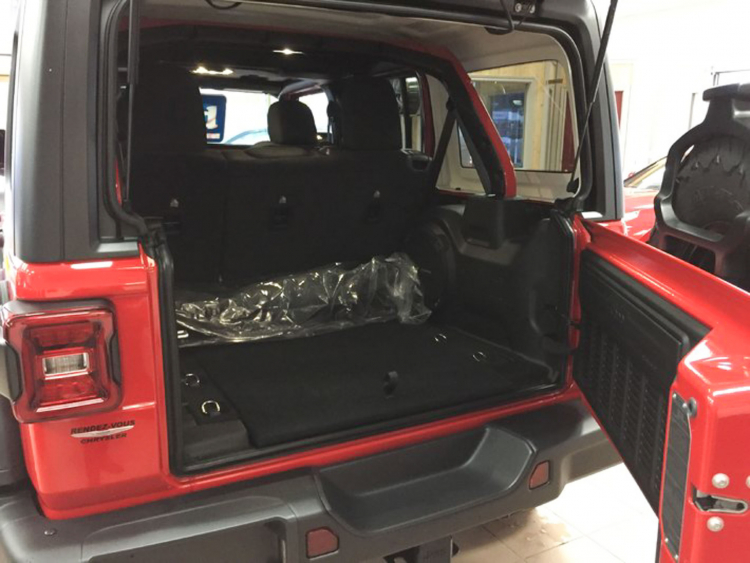 Jeep Wrangler Unlimited Rubicon 2019 về Việt Nam: SUV hàng độc có giá hơn 4 tỷ đồng Jeep Wrangler Unlimited Rubicon 2019 về Việt Nam: SUV hàng độc có giá hơn 4 tỷ đồng