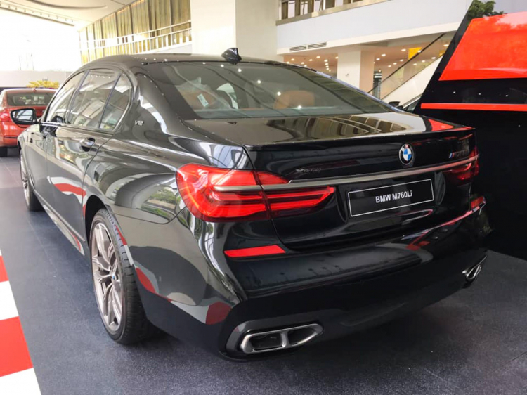 Cận cảnh BMW M760Li và 750Li mới về Việt Nam tại showroom