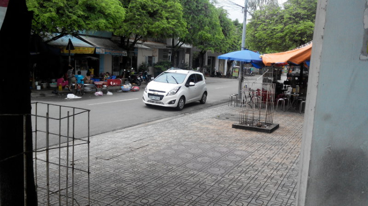 Hình ảnh CM chị ấy rẽ trái mở gạt nước đây.