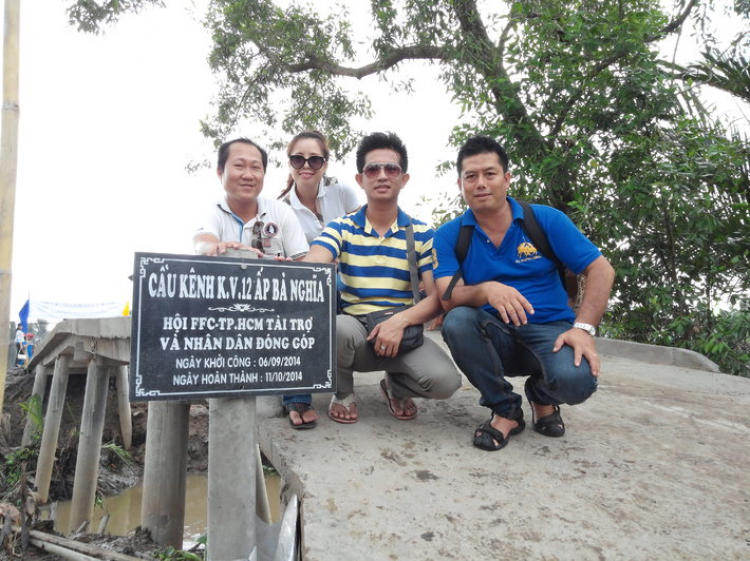 Chủ nhật này có bác nào phụ em đi chở quà từ thiện được không ạ? Chủ nhật này có bác nào phụ em đi chở quà từ thiện được không ạ?