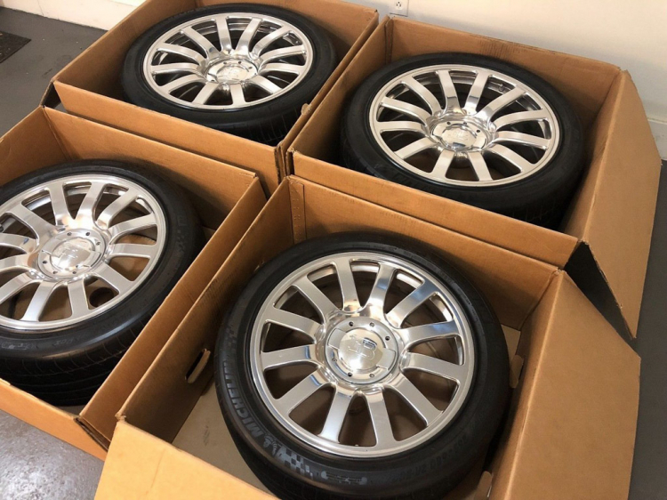 Bộ bánh mâm cũ của Bugatti Veyron có giá đắt hơn cả một chiếc Porsche 911 Bộ bánh mâm cũ của Bugatti Veyron có giá đắt hơn cả một chiếc Porsche 911