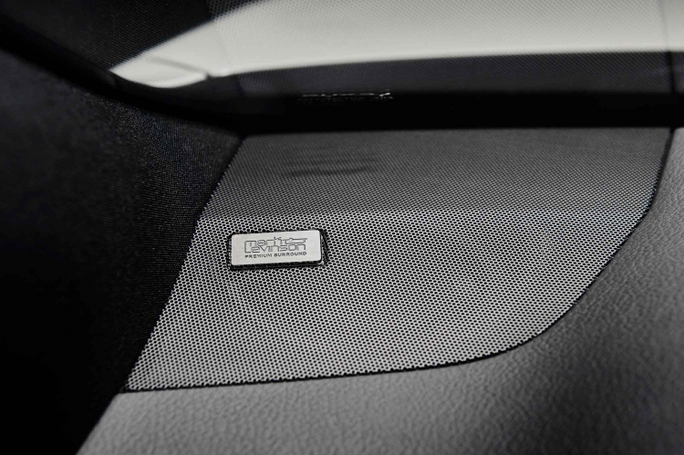 Lexus NX 300 F-Sport Black Line: Phiên bản đặc biệt sản xuất giới hạn 1.000 chiếc