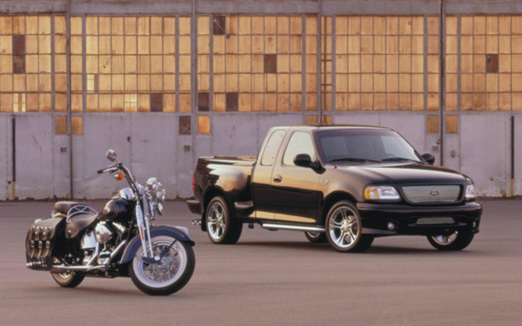 Bán tải Ford F-150 độ bởi hãng mô tô Harley-Davidson có giá bán từ 97.000 USD tại Mỹ